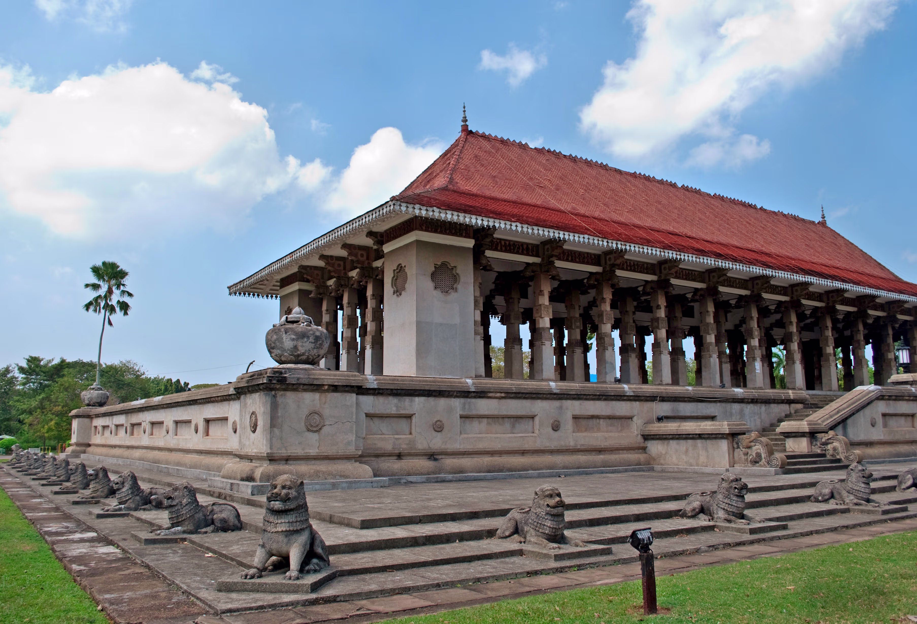 independance square daytour in colombo srilanka 