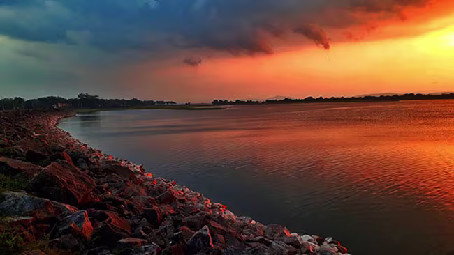 polonnaruwa parakrama samudraya lake daytours in srilanka