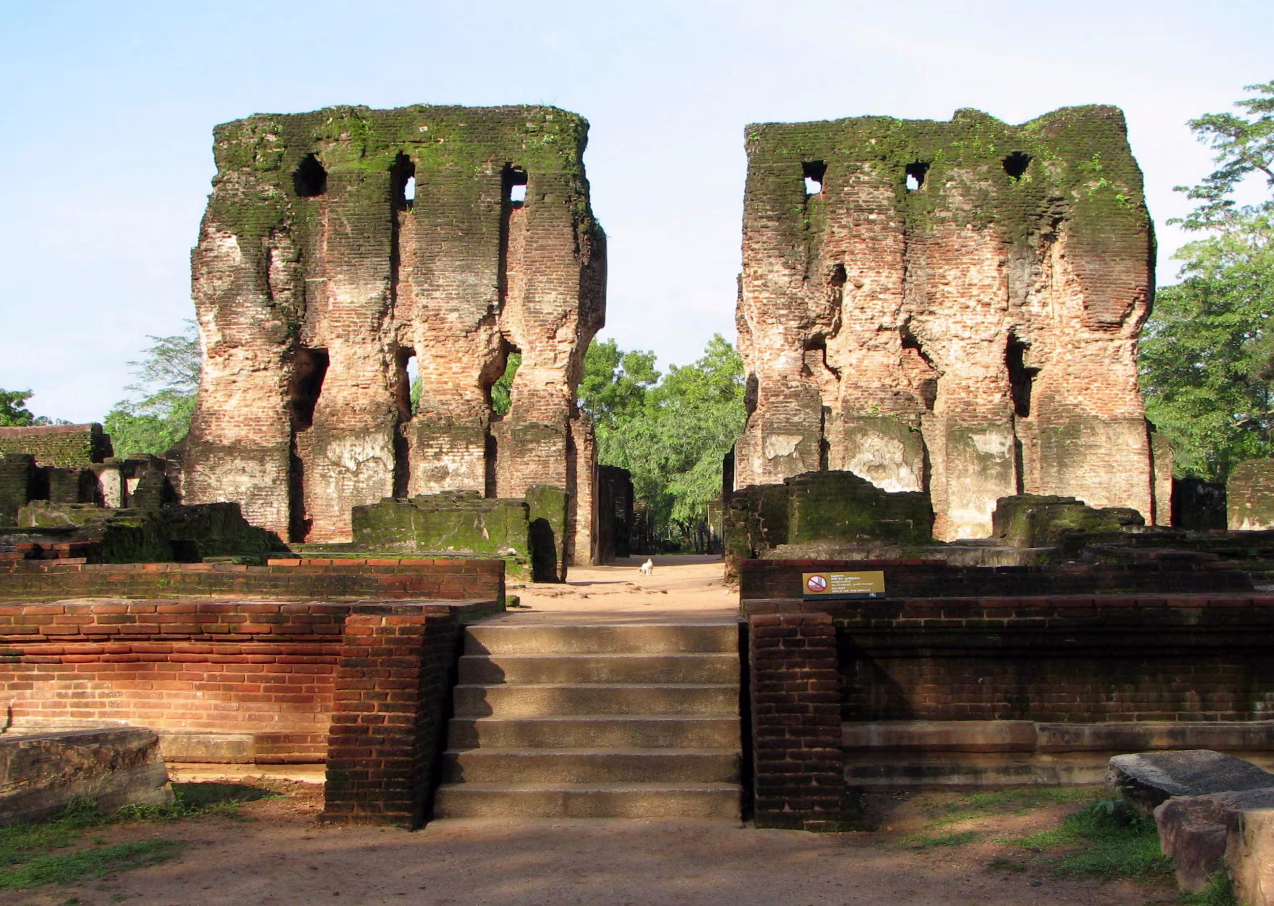 srilanka polonnaruwa royal palace daytour 2025