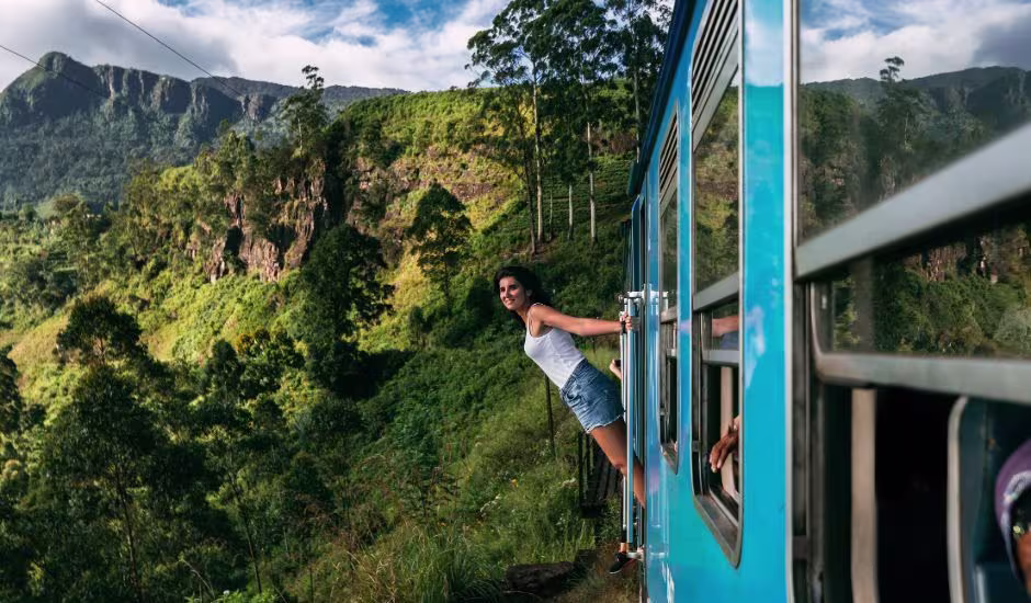srilanka scenic train journey in srilanka 2025