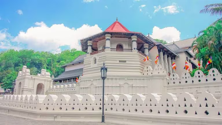 temple of sacred tooth sri dalada maligawa in kandy srilanka 2025 temple of sacred tooth sri dalada maligawa in kandy srilanka 2025