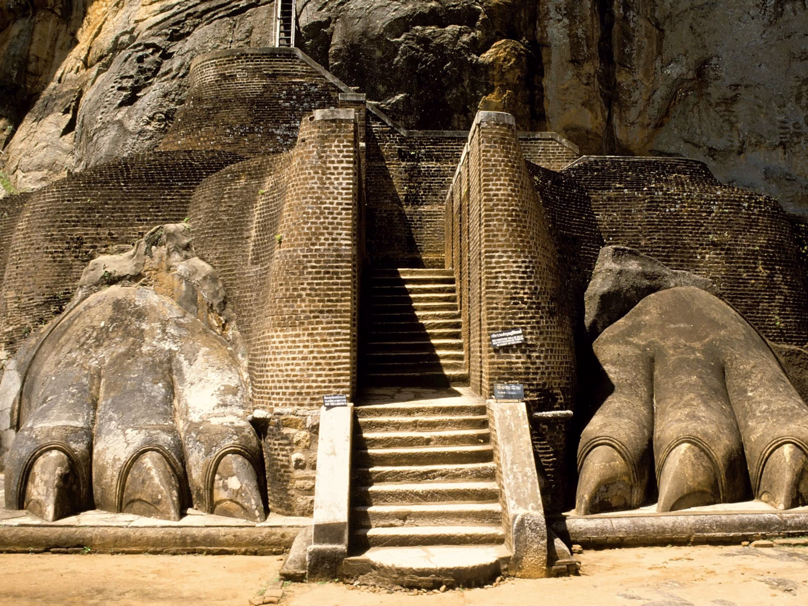 lion platform in sigiriya srilnaka 2025 sigiriya lion platform daytour 2025 in srilanka