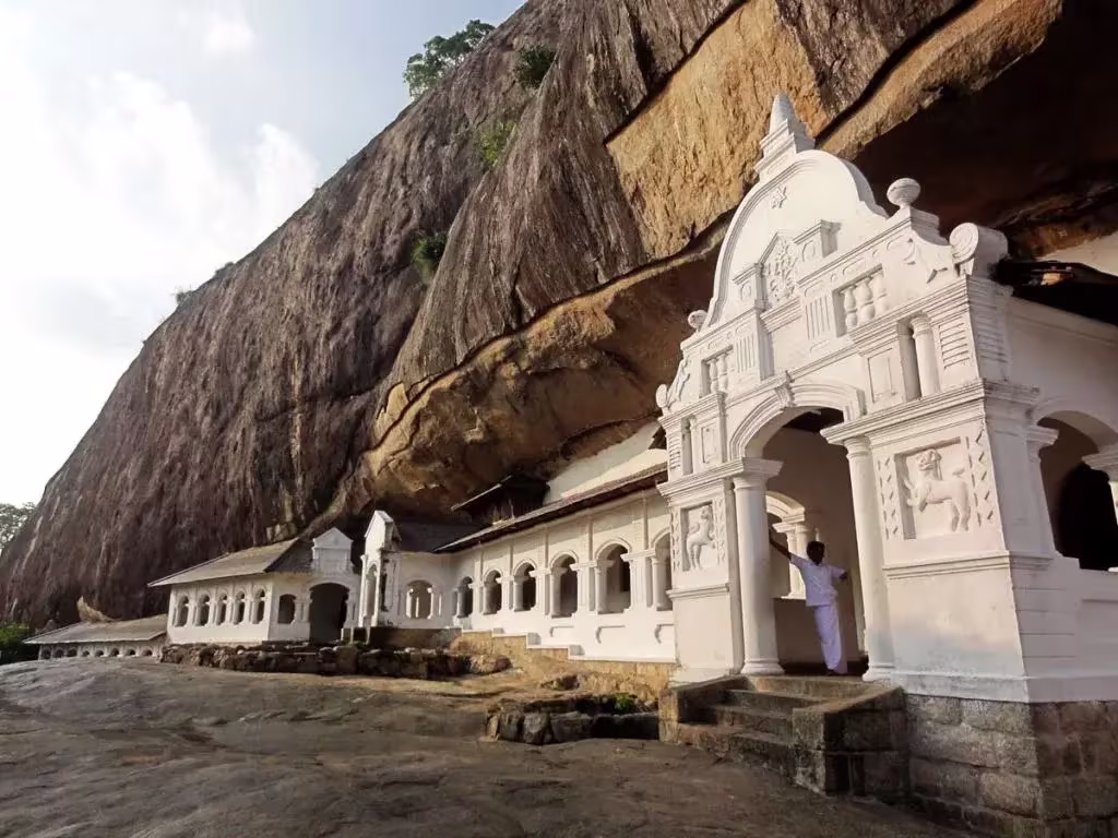 dambulla cave temple in srilanka 2025