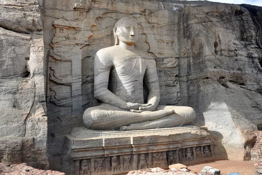 polonnaruwa daytours for ancient city in srilanka polonnaruwa galvihara buddha statue in sirlanka daytours